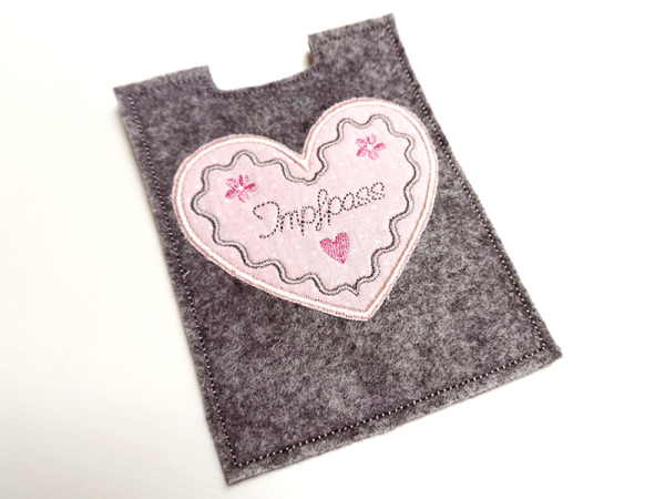 Impfpasshülle Lebkuchenherz - ITH-Stickdatei